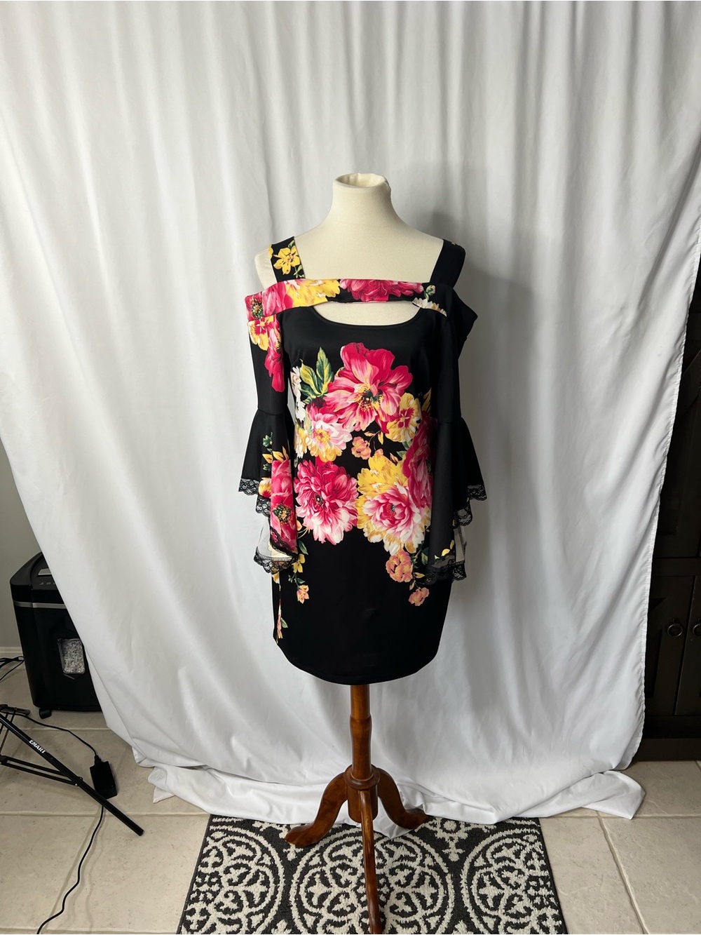 VENUS Floral Cold Shoulder Bell Sleeve Dress – Size Large